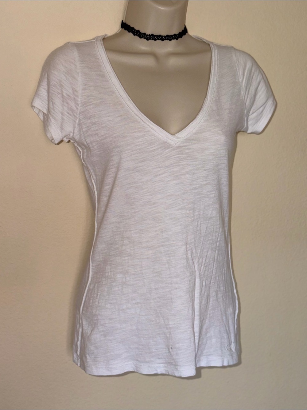 Gilly Hicks XSmall White V-Neck Burnout Short Sleeve Tee - Picture 2 of 13